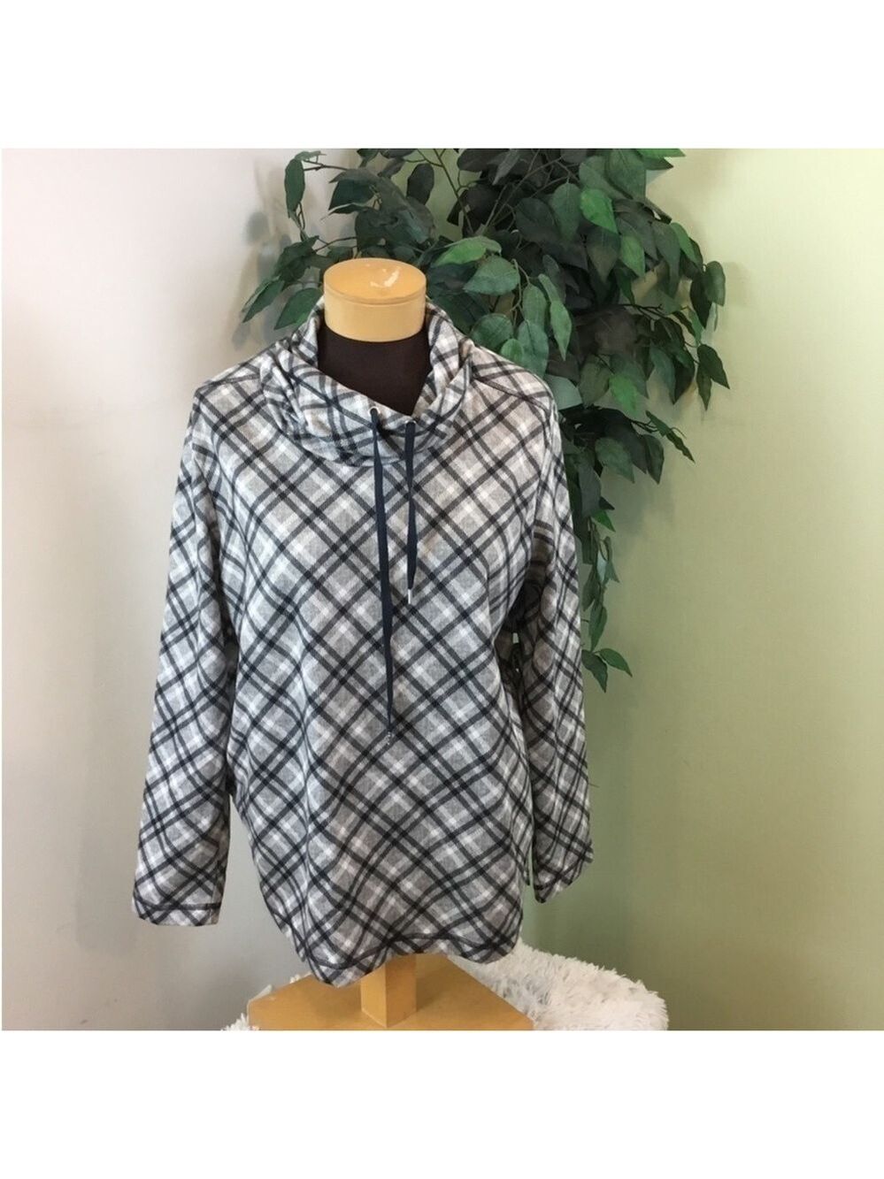 Karen Scott Sport Large drawstring cowel
Gray white and black pattern